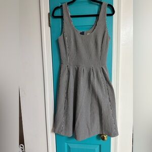 Banana Republic Navy & White striped dress w/ pockets